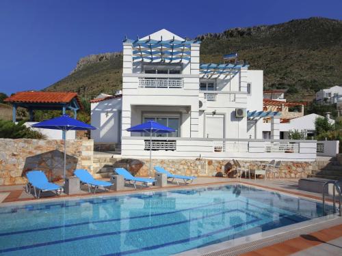  Fantastic luxe modern Villa large garden private pool outdoor kitchen NW in Plaka