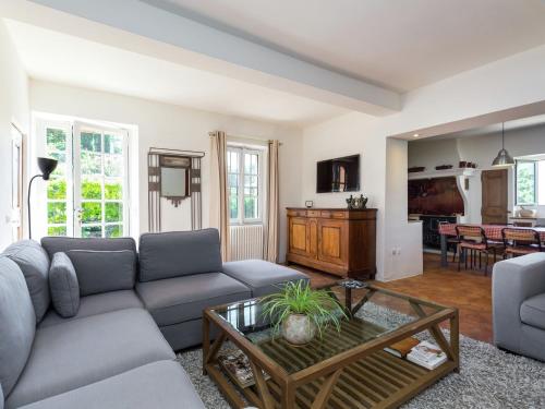Stylish Villa with Swimming Pool in Grasse - image 8