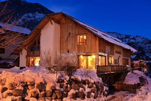 Chambres d'hote le brin de paille - Accommodation - Saint-Martin-de-Queyrières