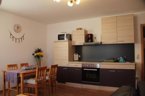 virtuve, Ferienwohnung am Erlermuhlenbach in Dorfchemnitz