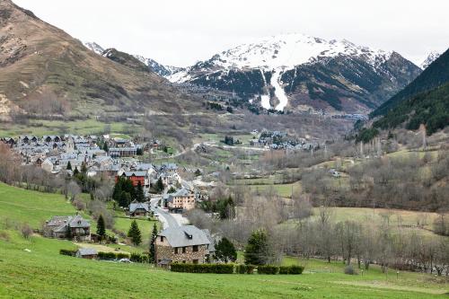  Gessa Luxury Apartments Parking y guardaski en RUDA in Gessa