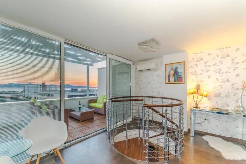 Sunset Penthouse Apartment With Jacuzzi - image 11
