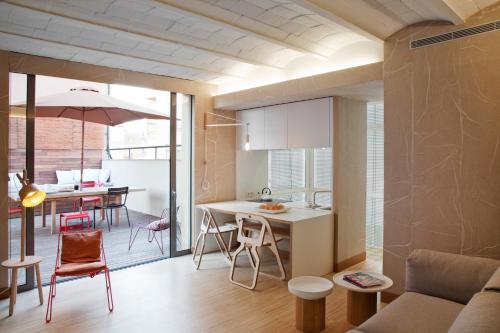 DestinationBCN Universitat Apartments