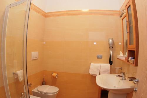 Bathroom, Hotel Yria in Vieste