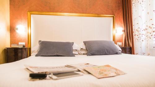 Superior Double or Twin Room image 4