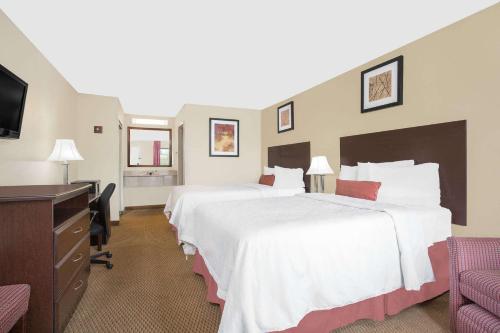 Baymont by Wyndham Greenville Room Type - Double Room with Two Double Beds - Non-Smoking