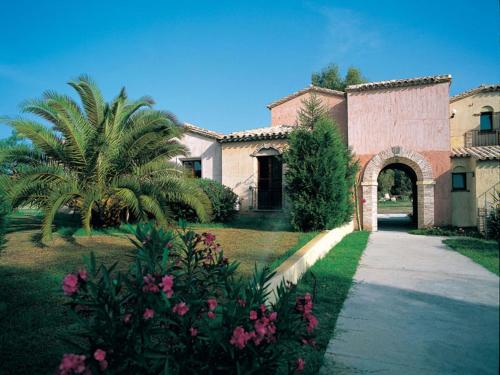 Spacious Holiday Home in Sardinia with Swimming Pool gîte à louer Cagliari