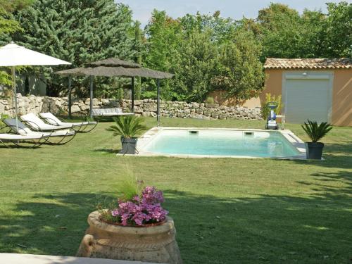 Spacious Villa in Reillanne with Swimming Pool