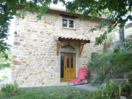 Dārzs, House in Ardeche near Ray-Pic Falls in Saint-Pierre-de-Colombier