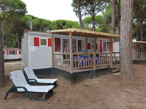 Detached mobile home with terrace near the sea on the Adriatic coast