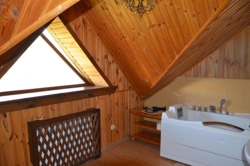 Large Double Room image 5
