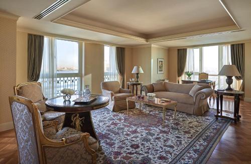 Four Seasons Hotel Cairo at The First Residence