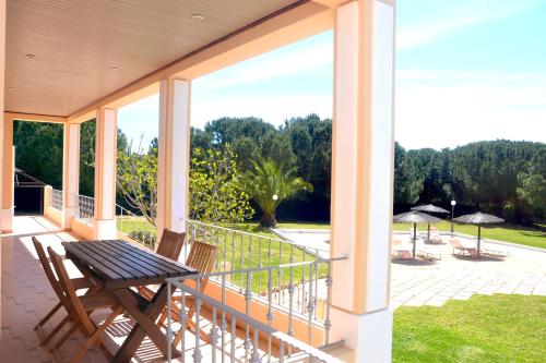  Villa Carvoeiro by GalanteVasques in Lagoa