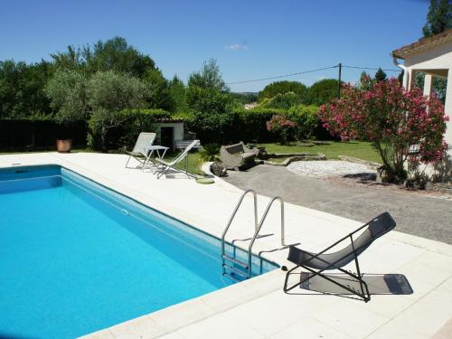 Cozy Holiday Home in Moussac South of France with Terrace gîte à louer Saint-Chaptes