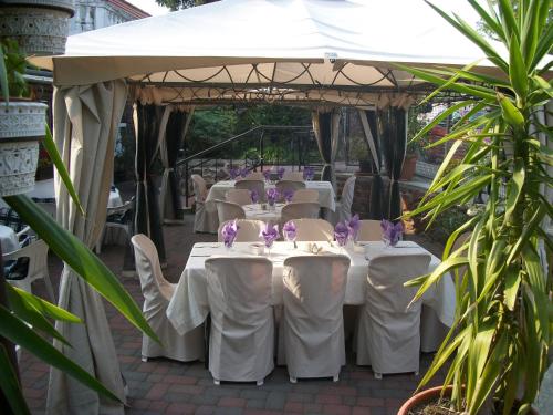 Balcony/terrace, Hotel Viktoria Restaurant in Balatonalmadi