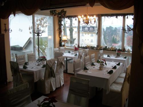 ห้องอาหาร, โฮเต็ลวิคทอเรียเรสเทอรอง (Hotel Viktoria Restaurant) in บาลาโตนัลมาดิ