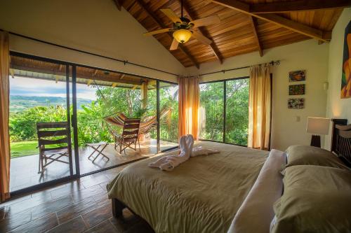 1 king bed, 2 twin beds