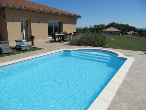 Luxurious Villa in Thermes Magnoac with Heated Pool