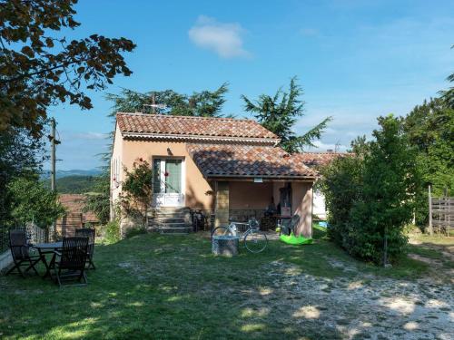 Alluring Holiday Home in Saint-Romain-de-Lerps With Garden gîte à louer Les Fourniers