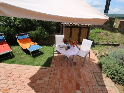  Cozy Apartment with Pool in Civitella Paganico Italy, Pension in Monte Antico bei Civitella Marittima