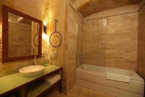 Acropolis Cave Suite