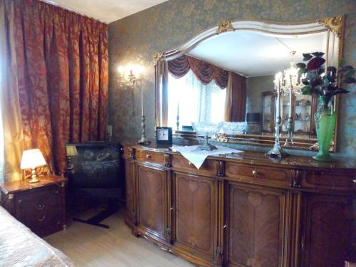 Deluxe Double Room image 10