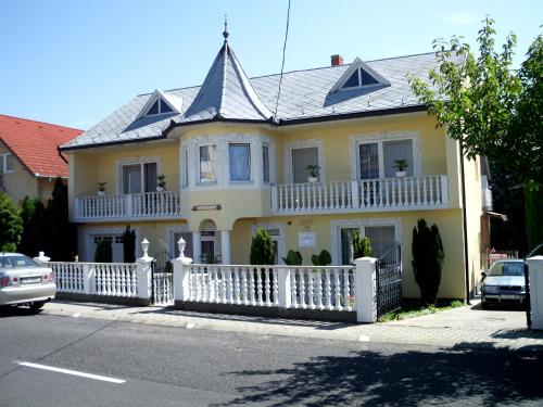  Kis Apartmanház, Pension in Hévíz