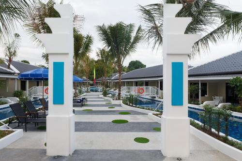 Tuana Hotels Brook Pool Access ภูเก็ต