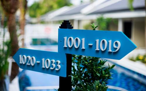 Tuana Hotels Brook Pool Access