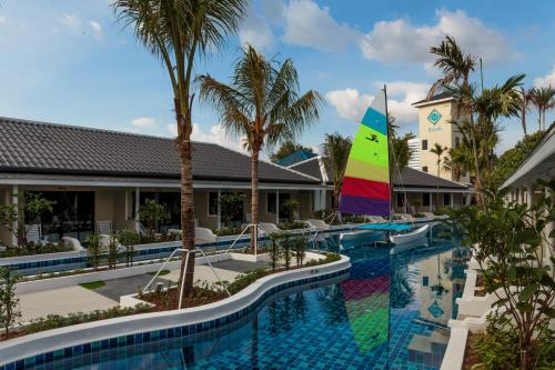 Tuana Hotels Brook Pool Access