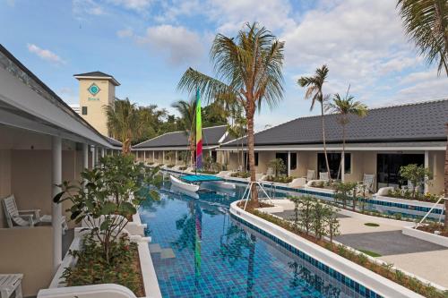 Tuana Hotels Brook Pool Access