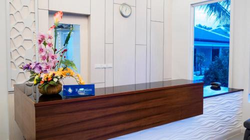 Tuana Hotels Brook Pool Access