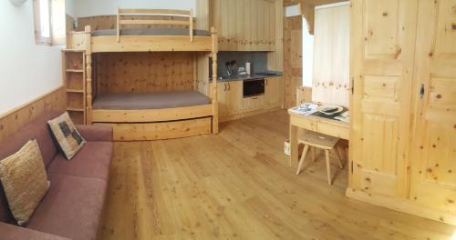 Kitchen, Relaxing confortable studio, heated garage, skiroom in Samedan