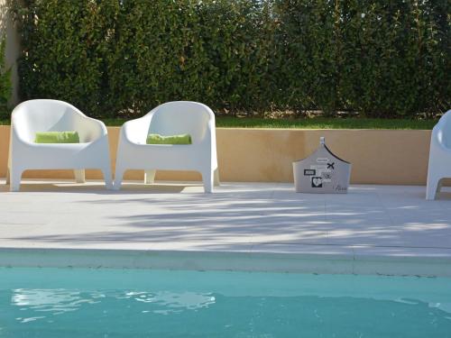 Magnificent villa with heated private pool in grounds walking distance from village gîte à louer Beaumont-du-Ventoux