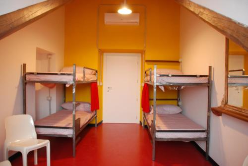 Bed in 4-Bed Mixed Dormitory Room image 4