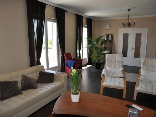 Villa with heated swimming pool and spectacular view in diverse surroundings gîte à louer Lagarde