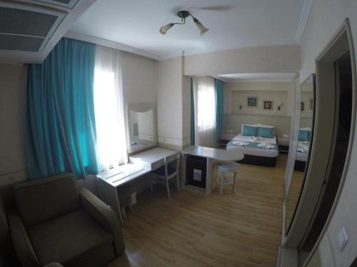 Almena Hotel in Мармаріс