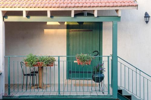 ทางเข้า, ซิเมอร์ บาโรนิตา (Zimer Baronita) in ซิครอน ยาอาคอฟ