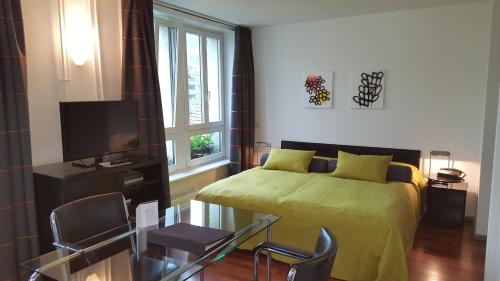 1 queen bed