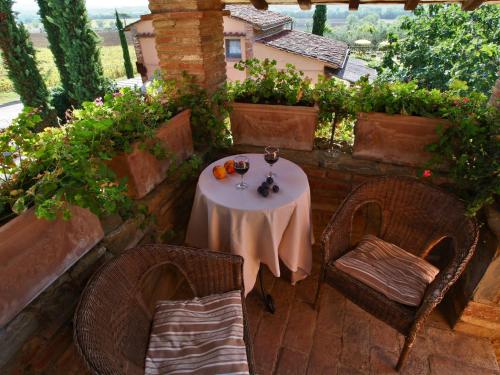 ระเบียง/ชานเรือน, Apartment near Lake Trasimeno with Pool in กันตากัลลีนา