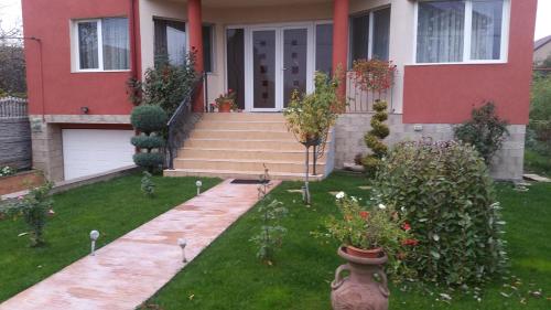 Entree, Family Pension in Arad