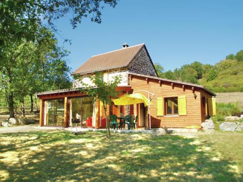 Detached holiday home in Connac with shared swimming pool gîte à louer Réquista