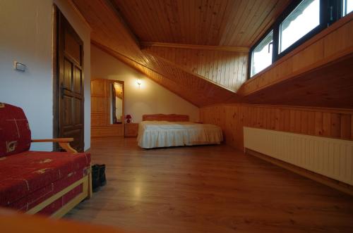 Art - M Gallery - image 4