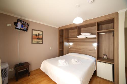 Double Room with Balcony image 2