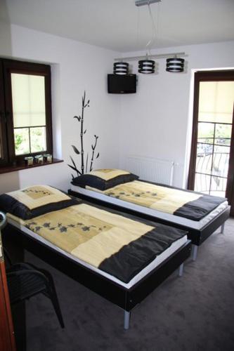 2 twin beds