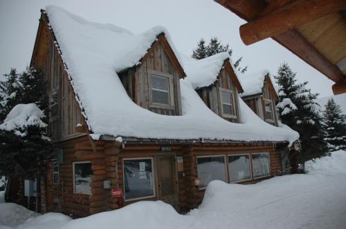 The Hatchet Resort - 상점