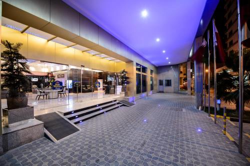 출입구, 더 올리브 (The Olive) in 마나마