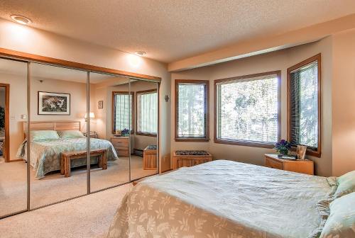 Two-Bedroom Atrium Condo 106 - image 3