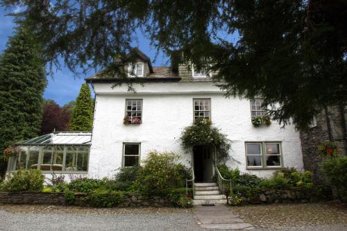 Walker Ground Manor - image 13