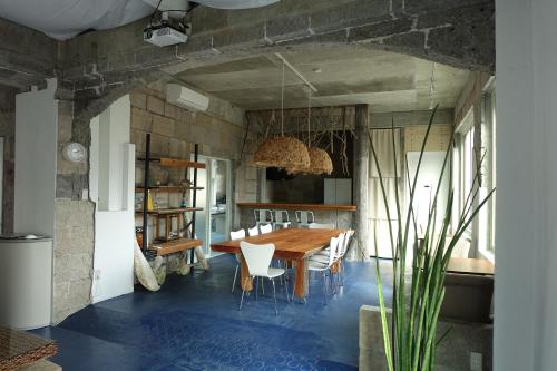 Pub/Lounge, Hostel NABLA in Niijima